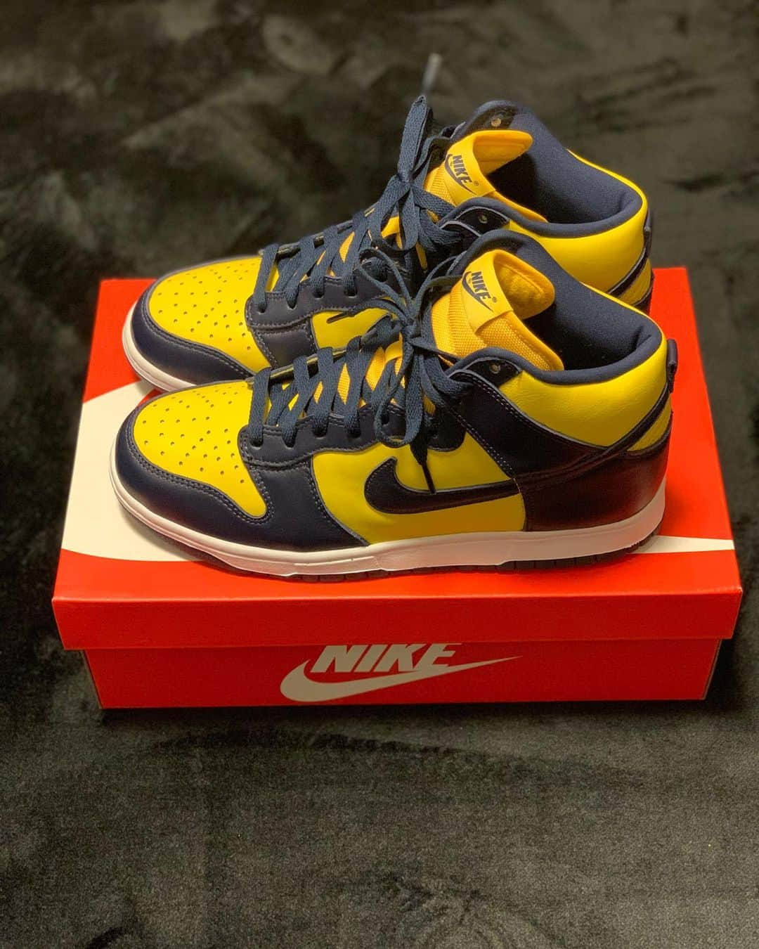 岩本煌史さんのインスタグラム写真 - (岩本煌史Instagram)「got new kicks!! NIKE DUNK HIGH SP MICHIGAN(2020)  #nike #ナイキ #dunk #ダンク #dunkhigh #ダンクハイ #michigan #ミシガン #michigandunk #ミシガンダンク #紺黄 #紺黄ダンク #snkrdunk #prowrestler #プロレスラー #prowrestling #プロレス #ajpw #全日本プロレス #三重県 #桑名市 #出身 #岩本煌史 #sneaker #スニーカー #スニーカー大好き #足元倶楽部 #キモ撮り#スニーカーヘッズ #イワモトヘッズ」10月9日 17時08分 - koji_iwamoto