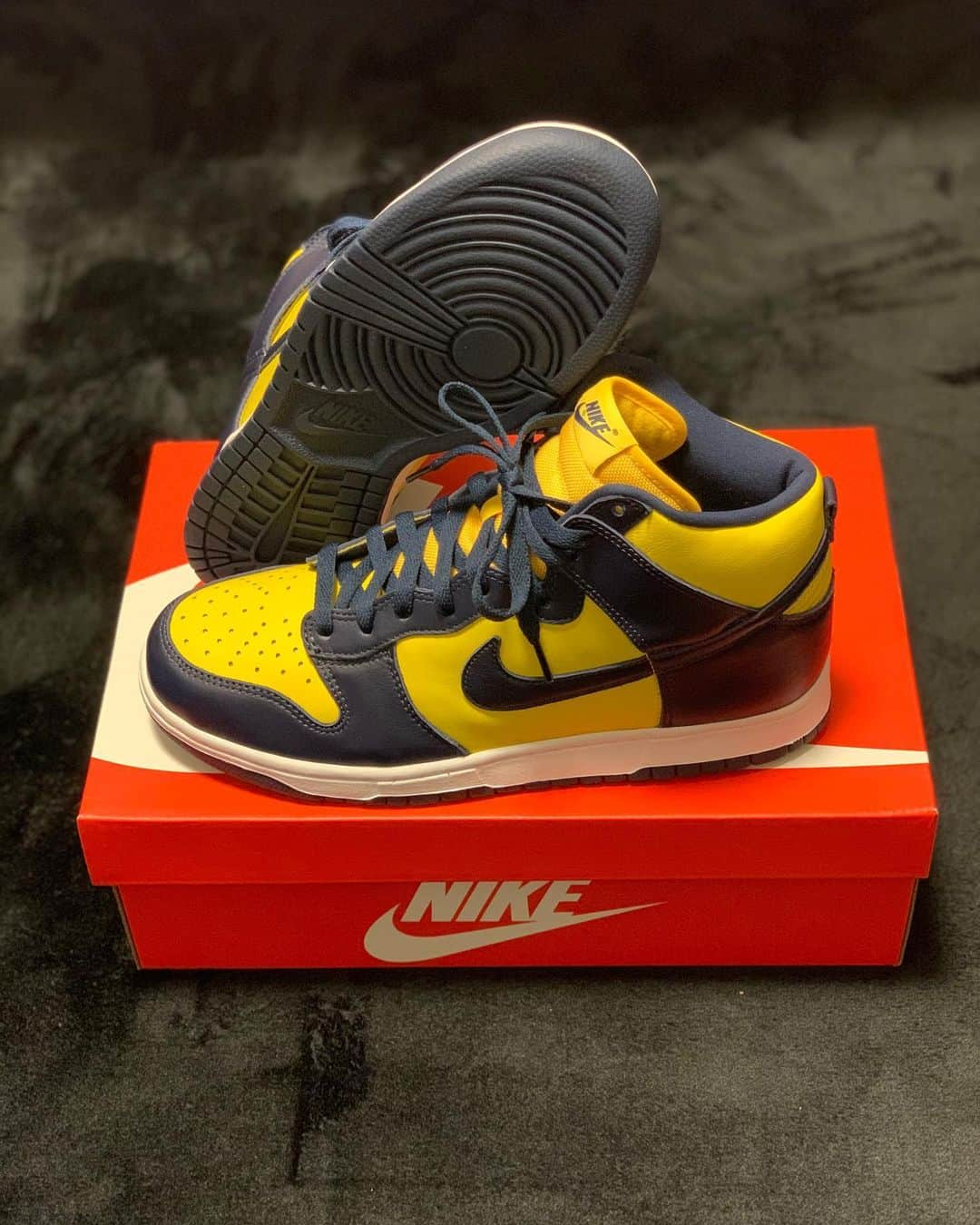 岩本煌史さんのインスタグラム写真 - (岩本煌史Instagram)「got new kicks!! NIKE DUNK HIGH SP MICHIGAN(2020)  #nike #ナイキ #dunk #ダンク #dunkhigh #ダンクハイ #michigan #ミシガン #michigandunk #ミシガンダンク #紺黄 #紺黄ダンク #snkrdunk #prowrestler #プロレスラー #prowrestling #プロレス #ajpw #全日本プロレス #三重県 #桑名市 #出身 #岩本煌史 #sneaker #スニーカー #スニーカー大好き #足元倶楽部 #キモ撮り#スニーカーヘッズ #イワモトヘッズ」10月9日 17時08分 - koji_iwamoto