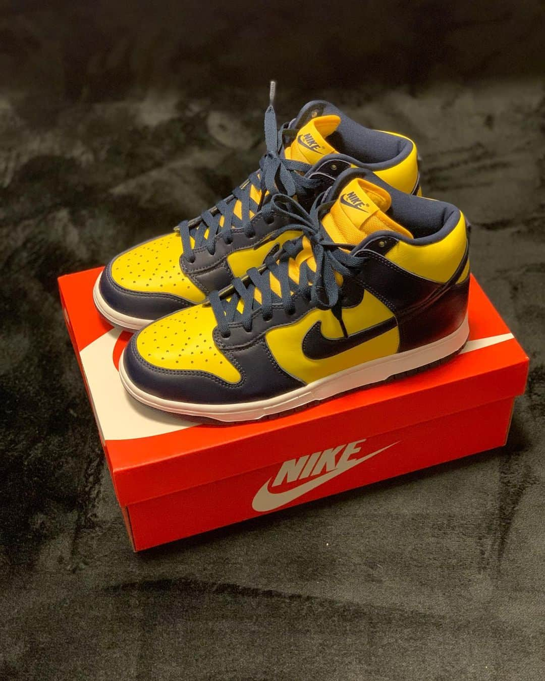 岩本煌史さんのインスタグラム写真 - (岩本煌史Instagram)「got new kicks!! NIKE DUNK HIGH SP MICHIGAN(2020)  #nike #ナイキ #dunk #ダンク #dunkhigh #ダンクハイ #michigan #ミシガン #michigandunk #ミシガンダンク #紺黄 #紺黄ダンク #snkrdunk #prowrestler #プロレスラー #prowrestling #プロレス #ajpw #全日本プロレス #三重県 #桑名市 #出身 #岩本煌史 #sneaker #スニーカー #スニーカー大好き #足元倶楽部 #キモ撮り#スニーカーヘッズ #イワモトヘッズ」10月9日 17時08分 - koji_iwamoto