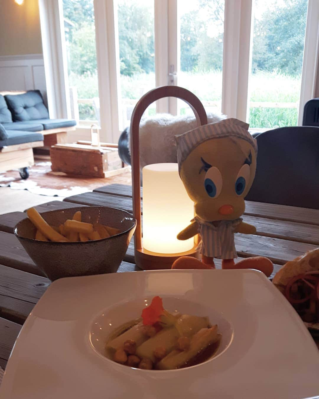 Little Yellow Birdさんのインスタグラム写真 - (Little Yellow BirdInstagram)「It's Friday!! Dining out with delicious Dutch tapas, while we're not locked down yet... #littleyellowbird #tweety #tweetykweelapis #adventures #yellow #bird #weekend #friday #friyay #tgif #happyhour #restaurant #restaurantdemolen #frenchfries #ankeveen #wininganddining #diningout #stuffedanimalsofinstagram #plushiesofinstagram」10月9日 22時45分 - tweetykweelapis