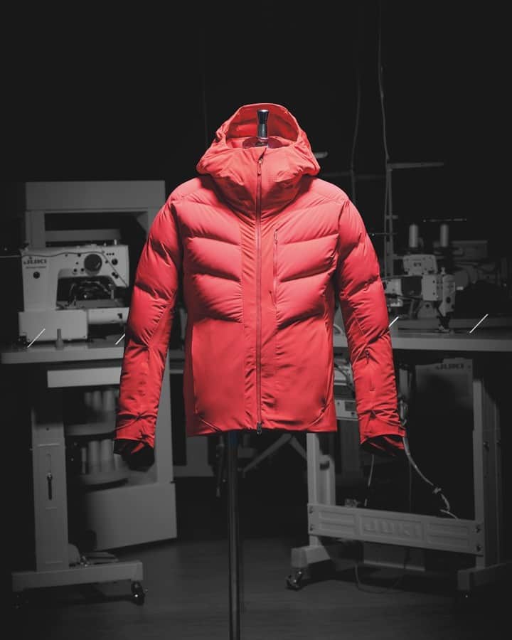 Descenteのインスタグラム：「Selected Innovative Optimization, as known as "S.I.O" is an original pattern making technology developed exclusively by Descente.  #descente#descenteski#descente ism#craftsmanship#designthatmoves#skiwear#snowsports#20FW#デサント#デサントスキー」