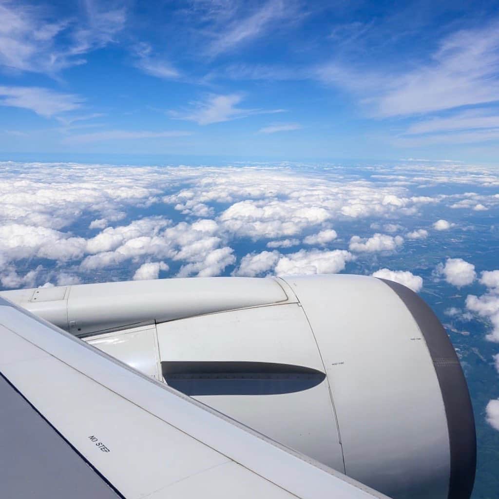 ANAさんのインスタグラム写真 - (ANAInstagram)「空の上はいつも晴れ✈️﻿ （Photo：@shinkun787）﻿ ﻿ #迫力の #エンジンと一緒に #青い空と #白い雲 #飛行中 #機窓写真 #飛行機の窓から #飛行機の中 #飛行機写真好きな人と繋がりたい  #ソラマニ_マドカラ #engine #bluesky #sky #cloud #flight #window #airplane #view #route #anablue #anaairplane #camera #ana_jp ﻿ ﻿ 機窓からの風景は「#ソラマニ_マドカラ」をつけて投稿してね📷インスタやANAの各メディアでご紹介していきます☺️」10月9日 17時27分 - ana.japan