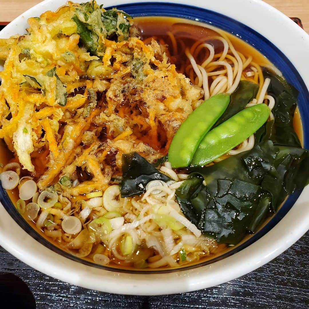 新井義幸さんのインスタグラム写真 - (新井義幸Instagram)「新宿来るとこの蕎麦食べちゃうんだよなぁ。  ルミネお出番ありがとうございます！  #信州屋」10月9日 17時33分 - araipatiino