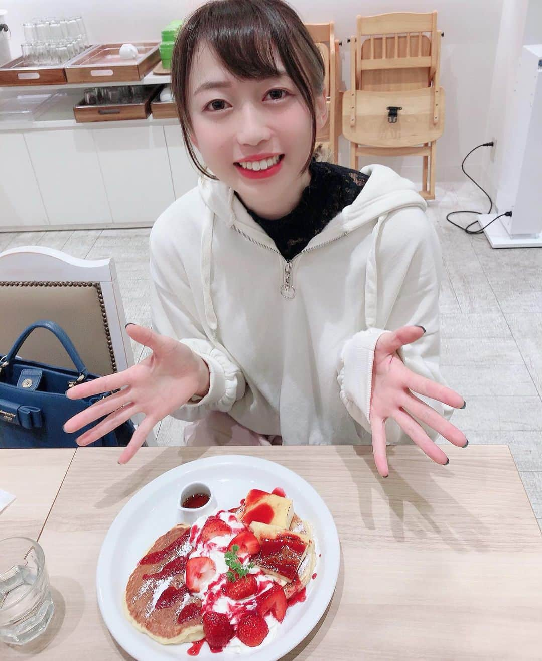 上谷沙弥さんのインスタグラム写真 - (上谷沙弥Instagram)「パンケーキ好き🥞🥞🍓  #スターダム #ブシロード #女子プロレス #パンケーキ」10月9日 17時36分 - sayasayadesuyo