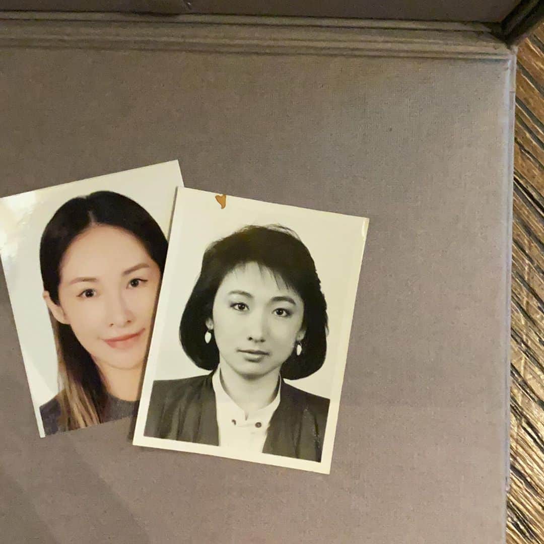 エルヴァ・シャオのインスタグラム：「You are the prettiest mom on earth . Thank you Mommy . I miss you n we won !! You are gone too soon ❤️💟 your Legacy will go on by me brother and all family !! Cheers to heaven 😇」