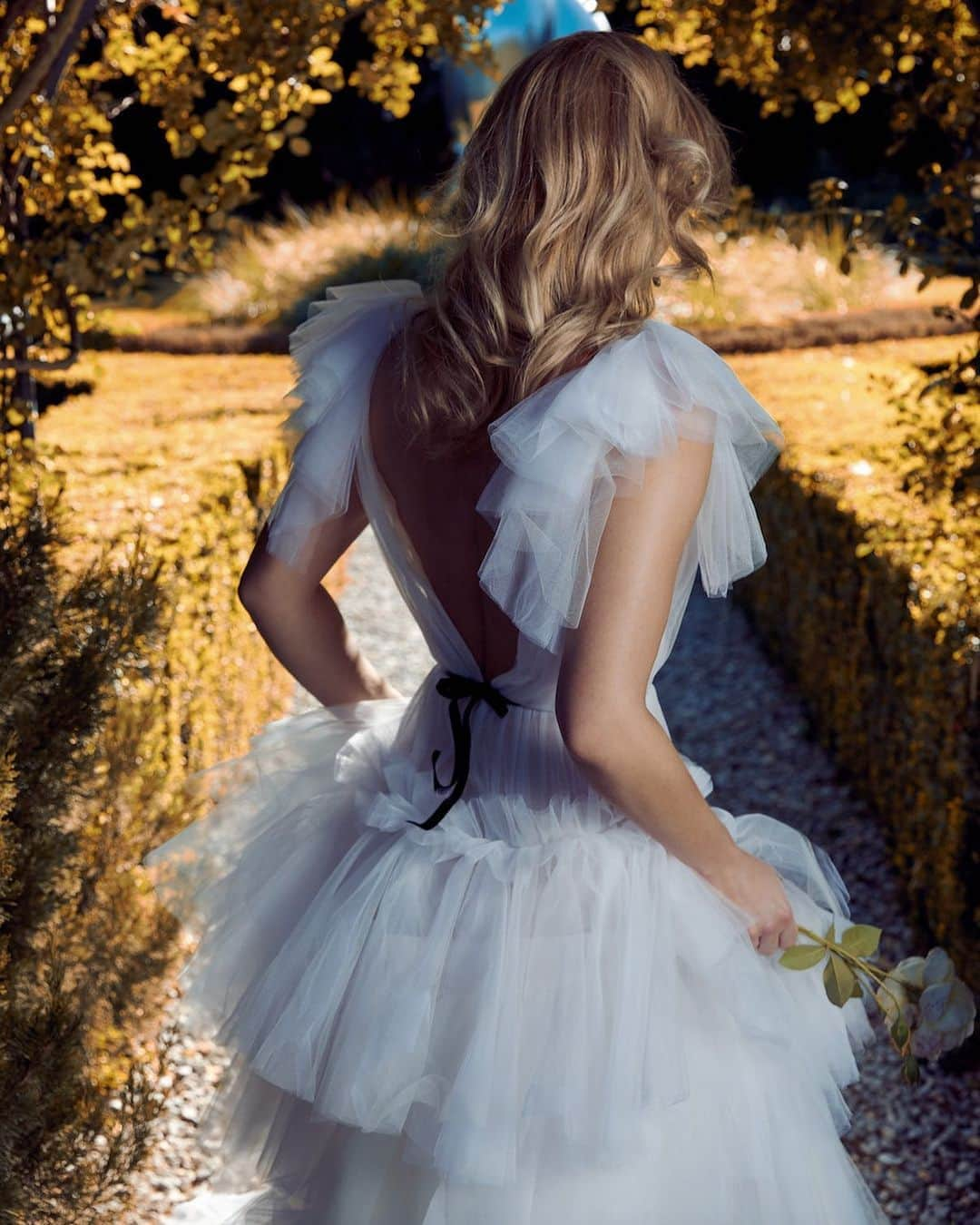 Steven Khalilさんのインスタグラム写真 - (Steven KhalilInstagram)「Our ‘Ophelia’ gown designed with cascading tulle layers #StevenKhalil #StevenKhalilBride #Khalilbride ⠀⠀⠀⠀⠀⠀⠀⠀⠀ Image: @imagehausweddings for @theweddingseriesagency」10月9日 17時37分 - steven_khalil