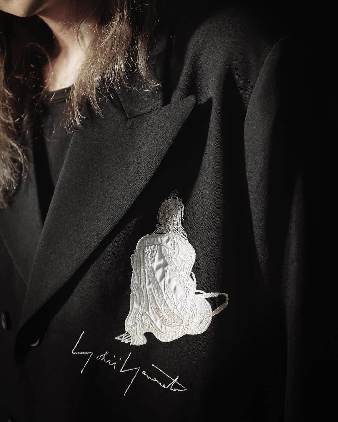 山本耀司さんのインスタグラム写真 - (山本耀司Instagram)「Yohji Yamamoto REPLICA Spring/Summer 2002 new capsule collection.   Orders available now on @theshopyohjiyamamoto    #YohjiYamamoto  #YohjiYamamotopourHomme #SS02 #REPLICA」10月9日 17時39分 - yohjiyamamotoofficial