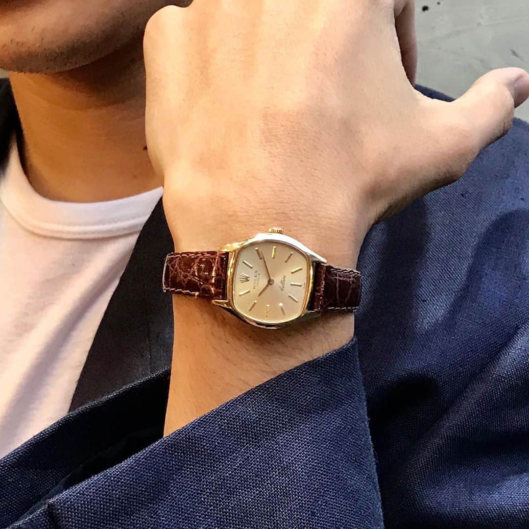 のインスタグラム：「Vintage Rolex Cellini crocodile 18K hand winding wrist watch  On website search for AO27476  ▶︎Free Shipping Worldwide✈️ info@amorevintagetokyo.com  #amoretokyo #amorevintage #amoregentleman #アモーレジェントルマン #アモーレ #rolex #vintagerolex #ロレックス #ヴィンテージロレックス #mensfashion #mensfashionpost #mensstyle #menswear #mensbag #mensbags #mensfashion #mensfashionpost #mensfashions #fashionmen #menswear #menstyle #mensclothing #menfashion」