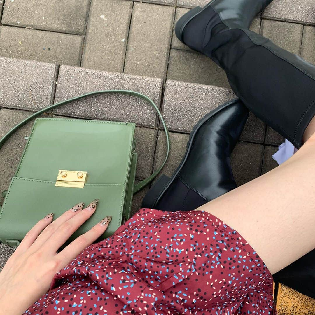 miuさんのインスタグラム写真 - (miuInstagram)「カバンはお兄の奥さんから持った物💼🧡 服とブーツはお気に入りのQoo10︎︎︎︎︎︎︎ ︎︎︎︎︎☺︎」10月9日 17時44分 - sq._.mu