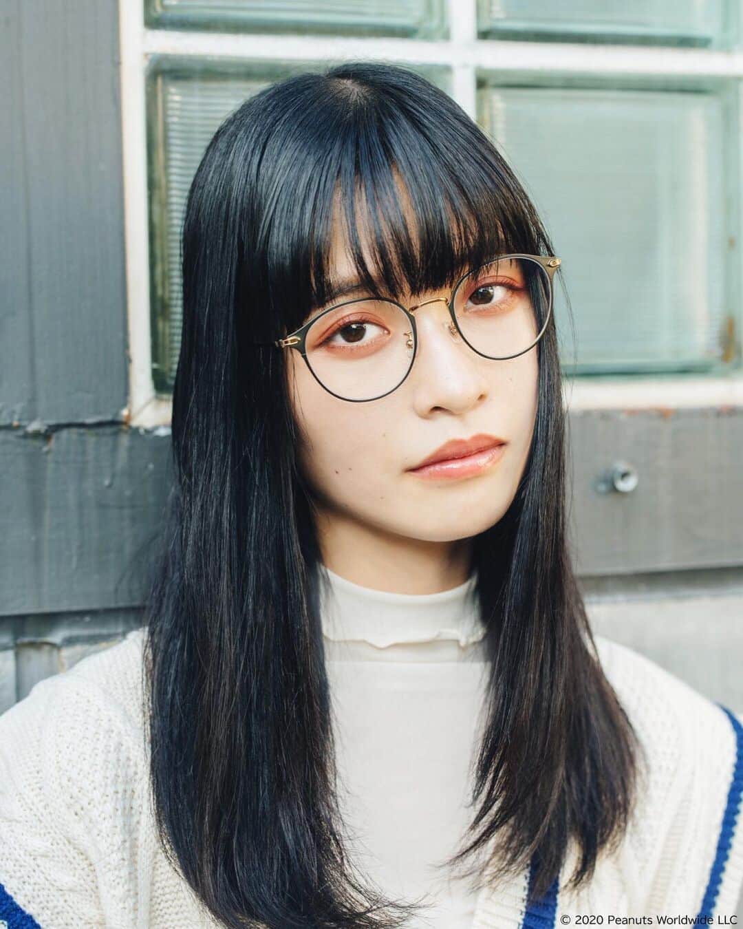 Zoff Officialのインスタグラム：「《じんわり #血色メイク とメガネ》 抜け感のある赤みアイメイクはメガネと合わせると奥行きが出てぐっとお洒落な雰囲気に。マットな質感でまとめればより秋らしい目元が完成✨  Zoff PEANUTS COLLECTION ZO202008_64F1 ¥11,000(税込) 「© 2020 Peanuts Worldwide LLC」  model @as_sakana.dot  ※店舗により在庫数が異なります。予めご了承ください。  #zoff #ゾフ #Zoff女子 #ゾフ女子 #メガネ #メガネ女子 #秋メイク #秋リップ #秋ファッション #赤シャドウ #赤みメイク #赤みブラウン #コーデ #今日のコーデ #アースカラーコーデ #カジュアル #カジュアルコーデ #ファッション #ファッションコーデ #スヌーピー #ピーナッツ  #snoopy  #peanuts」