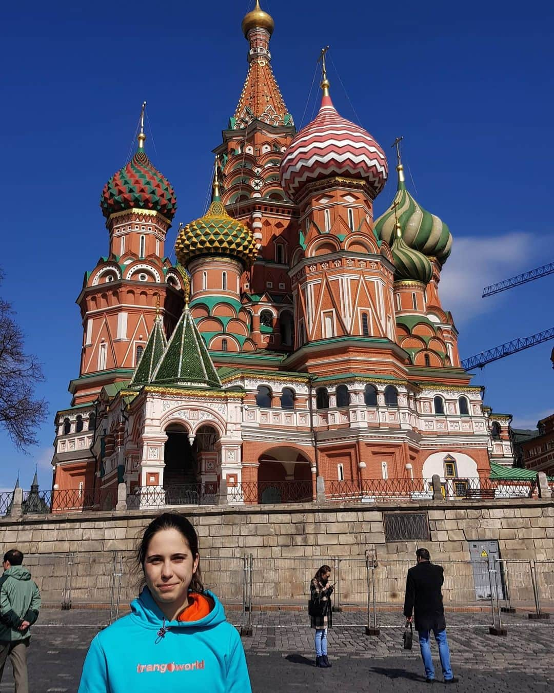 スターシャ・ゲージョのインスタグラム：「Let's hope we make it there this year 🙏  #tb to 2018 Boulder World Cup in Moscow... Have to have those typical tourist photos 😅  @trangoworldofficial @scarpaspa @morphoholds @wingschalk #moscow #ifscwc #ifscech #olympics #olympicqualifiers #tokyo2021 #climbing #bouldering #redsquare」