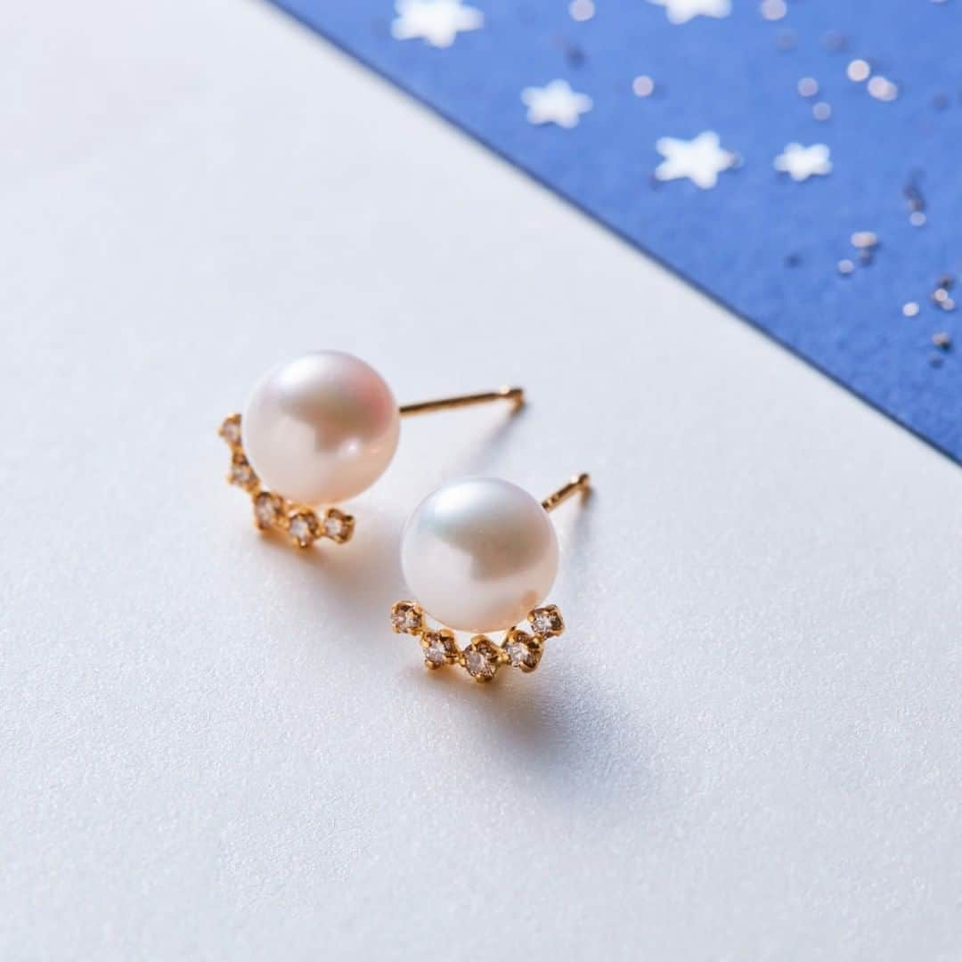 ４℃ / ヨンドシーさんのインスタグラム写真 - (４℃ / ヨンドシーInstagram)「・ ・  【Pearl Pierce】 ・ ダイヤモンドがパールを美しく輝かせるピアス。 耳元に上品なきらめきを添えてくれます。 ・ ¥38,000＋税 K18YG(11182-115-3001) ・ #ヨンドシー #ジュエリー #ピアス #パール #パールピアス #イエローゴールド #プレゼント #ギフト #ファッション #ダイヤモンド #トレンド #クリスマス #クリスマスプレゼント #クリスマスギフト  #jewelry #pierce #piercedearrings #earrings #yellowgold #k18 #present #gift #fashion #fashionjewelry #pearl #christmas #christmaspresents #christmasgift」10月9日 18時00分 - 4c_jewelry