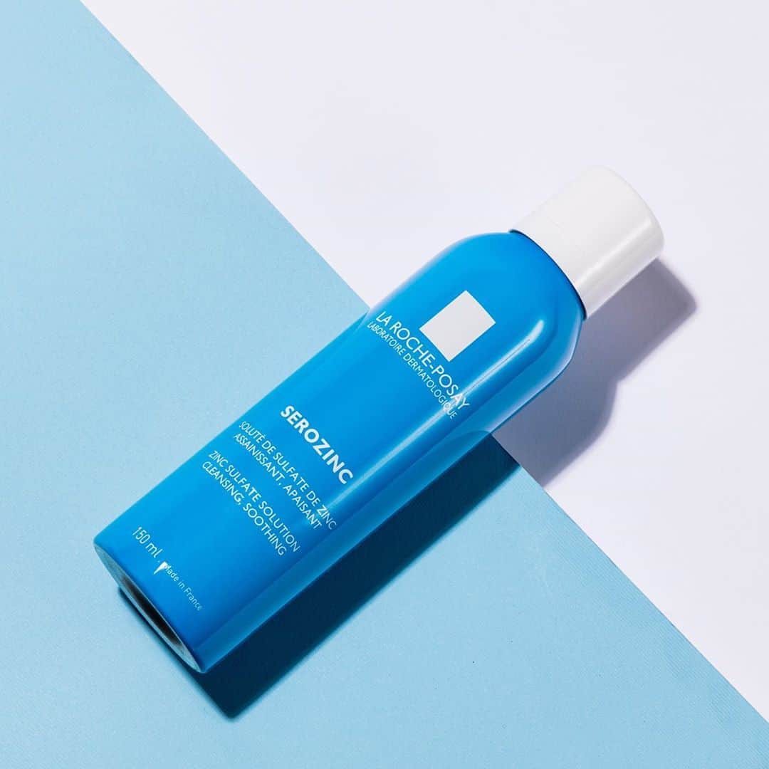 LA ROCHE-POSAY JAPAN ラロッシュポゼのインスタグラム：「＼マットな肌に仕上げるミスト状化粧水 ／ . #セロザンク は気になるテカリをさらさら肌にする、ミスト状化粧水です！ 手をぬらさずに、シュッと吹きかけるだけでお使いいただけます🌿 . 【２つの使用用途】 ①洗顔後に、プレ化粧水としてセロザンクをお使いいただけます。 ②メイク後にテカリ対策・化粧直しとしてメイクの上からもご使用いただけます。 . セロザンクを4週間使用した方からは、 「肌のテカリが減った」 「皮脂が減った」 「毛穴が目立たなくなった」 というお声をいただいております✨ . 詳細は商品ボタンから確認できます。 是非チェックしてくださいね🌿 . 既にご利用いただいた方はコメント欄にて、使い心地や感想をお待ちしております。 . セロザンク 50g 1,320円（税込）/ 150g 2,530円（税込） . #ラロッシュポゼ #larocheposay #乾燥肌 #敏感肌 #ツヤ肌 #潤い肌 #敏感肌対策 #スキンケア #低刺激 #低刺激設計 #敏感肌コスメ  #美肌ケア #保湿ケア #スキンケアマニア #ミスト化粧水 #マスク肌荒れ #美容好きさんと繋がりたい #おすすめコスメ #スキンケア購入品 #スキンケア好きさんと繋がりたい  #肌ケア #キレイになりたい #肌荒れ対策 #美容マニア #美肌づくり #キレイになりたい #化粧水ミスト #コスメマニア　#秋コスメ　#秋スキンケア」