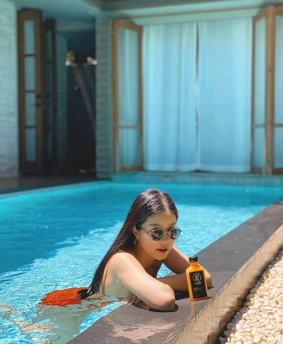 GYEON SEOのインスタグラム：「_* DJUNG at Emquartier 🧡 @djung_juice  . . ตั้งแต่วันนี้ถึง15นี้ ตรงชั้น M Zone Quartier Gallery  มาชิมดูก่อนค่ะ รับรองว่าติดใจ🍊 #djungjuice」