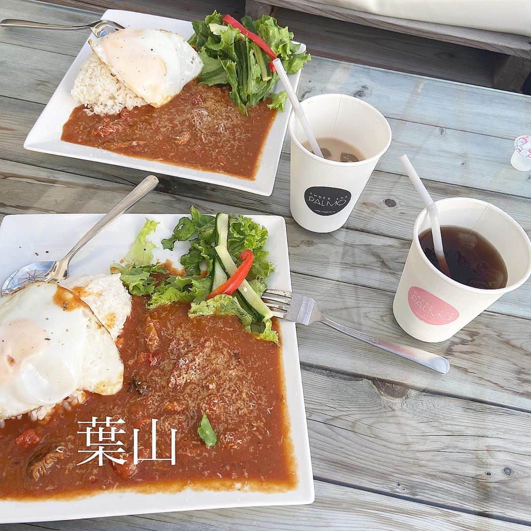 あろえグルメのインスタグラム：「🐬under the PALMO🌱 食べログ3.06 葉山 ． もともと有名な葉山のCABANってカフェが名前を変えて移転してた〜！！ CABANの時と雰囲気はかわってなかった🥺❤︎ そしてわたしはパーモンドカレーみたいなドロドロカレーよりも、サラサラカレーの方が好きで、このカレーは好みど真ん中すぎた！！トマトの味も入ってて好きでした〜🐶💡💕 森戸海岸沿いで、夕陽みながらたべるとさらに上がった⤴︎🐬 ．  #東京グルメ#ディナー#東京観光#カフェ#洋食#instagood#fff#lfl#インスタ映え #表参道カフェ#渋谷グルメ#東京グルメ#カフェ巡り#焼肉#恵比寿グルメ#代官山グルメ  #グルメ#グルメスタグラム#三軒茶屋カフェ#吉祥寺カフェ#六本木#西麻布#六本木ディナー#コース料理#神泉#神泉グルメ#銀座グルメ#食べログ #表参道グルメ#グルメ好きな人と繋がりたい #葉山カフェ」