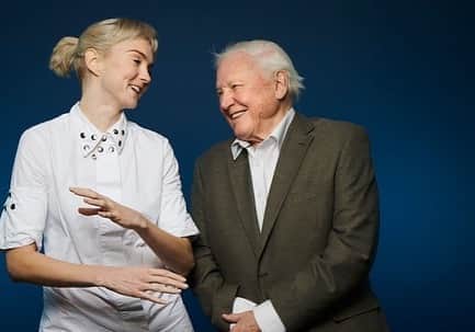 リリー・コールのインスタグラム：「Amazing voices & critical topic: new podcast episode out now ~ What Can We Believe? ~ feat  @davidattenborough @carole_cadwalladr @arusbridger @vanessanakate1 @rutgerbregman ~ looking at the importance of truth in our media & social media for democracy to function ~ link in bio ~ I’d love to know what you think. . And FYI since recording it Facebook have announced that all political adverts will be banned from US Election Day onwards, and they will be fact checking any premature claims of the election results 🌎」