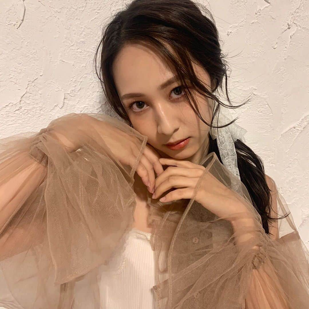 のインスタグラム：「. いつもと違う自分🤭 ヘアメイクさんって凄い😢✨  #作品撮り #作品撮りモデル #ヘアメイク #サロンモデル #サロモ #ポートレート #instagood #instalike」