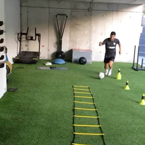 のインスタグラム：「👞⚽️☀️🥑🎯🚀」