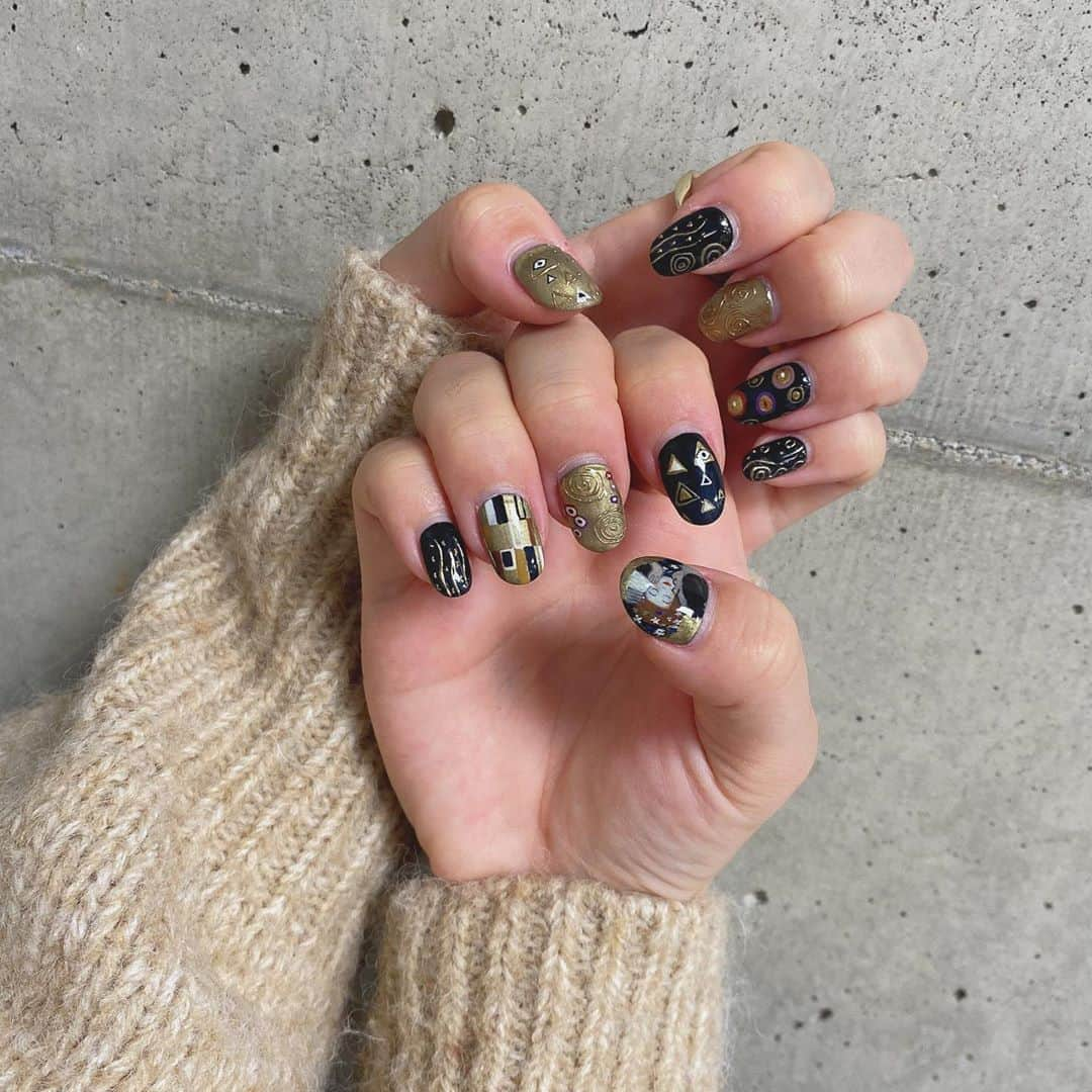 友田紗季さんのインスタグラム写真 - (友田紗季Instagram)「クリムト風ネイルをしていただきました💅  めちゃくちゃ可愛い…絵画ネイルはまりそうです😎  #絵画ネイル #ネイルデザイン  #クリムトネイル  #ミスコン #ミス立教」10月9日 18時23分 - rikkyo20miss_1