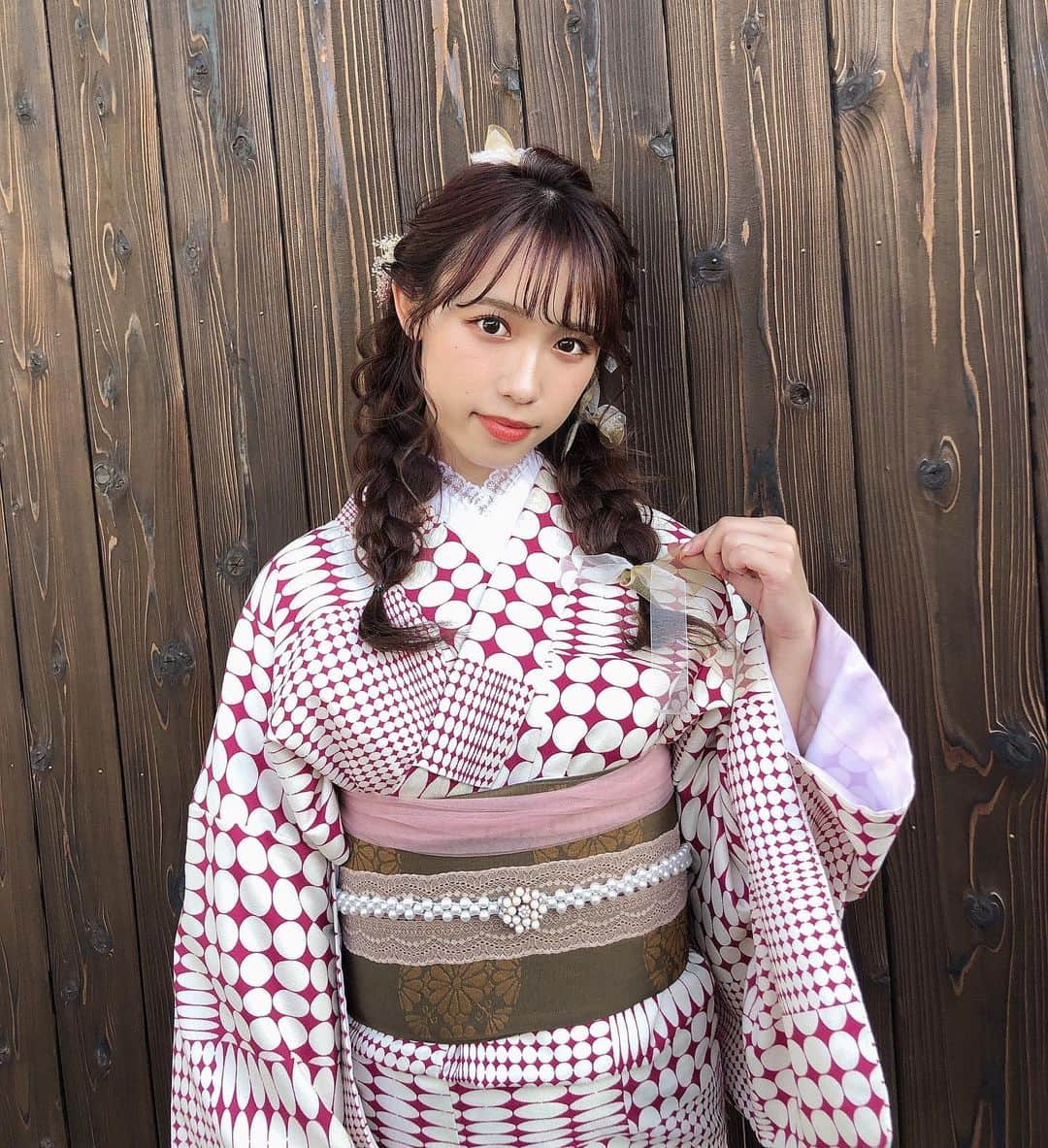 山本瑠香さんのインスタグラム写真 - (山本瑠香Instagram)「イマドキ風…?❤︎  先日、梨花和服さんの着物をレンタルして 撮影しました〜👘  パールやレースを取り入れて 今っぽい感じの着物コーデにしてみました🌙☁️  #梨花和服 #和服 #着物 #着物コーディネート  #着物ヘア #着物女子 #着物レンタル #京都着物レンタル  #京都着物 #京都 #京都観光 #京都」10月9日 18時32分 - mckg2020_no3