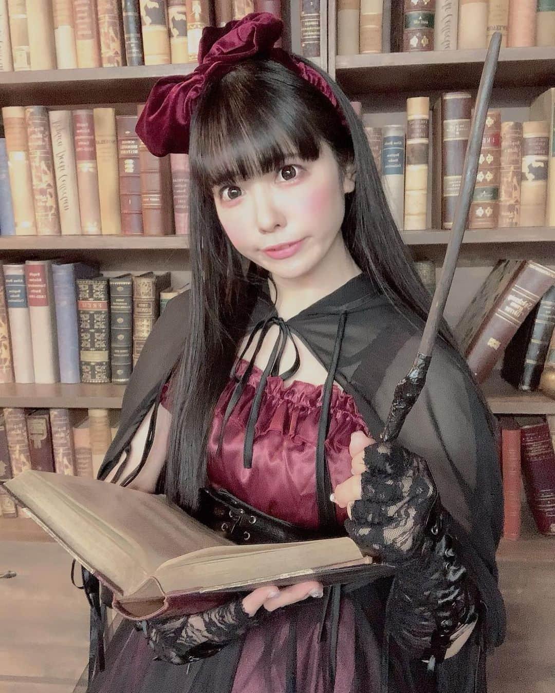 恋汐 りんごさんのインスタグラム写真 - (恋汐 りんごInstagram)「🖤 👻 🖤 👻  (Ｕ∩ 'ᴗ' ∩Ｕ)  #halloween  #halloweencostume  #japanese  #japaneseidol  #恋汐りんご #ハロウィン2020  #ハロウィン #ハロウィン仮装 #ハロウィンコスプレ」10月9日 18時40分 - sioringogo