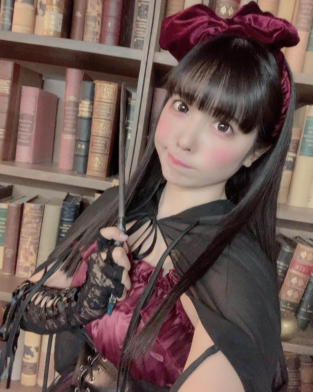 恋汐 りんごさんのインスタグラム写真 - (恋汐 りんごInstagram)「🖤 👻 🖤 👻  (Ｕ∩ 'ᴗ' ∩Ｕ)  #halloween  #halloweencostume  #japanese  #japaneseidol  #恋汐りんご #ハロウィン2020  #ハロウィン #ハロウィン仮装 #ハロウィンコスプレ」10月9日 18時40分 - sioringogo