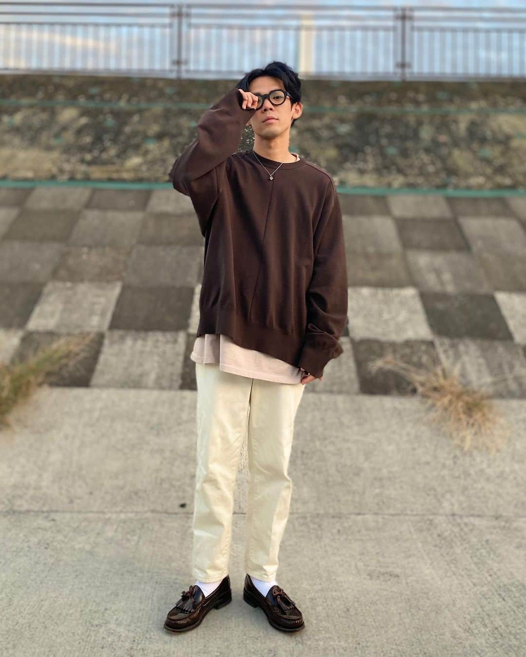 tetsuya togashiのインスタグラム：「★★★★ 秋は色んな色味を楽しみたい♪ ‍ ☑︎knit #ssstein ☑︎t-shirt #anatomica ☑︎bottom #unqlo ☑︎shose #regal ☑︎eyewear #jacquesdurand ‍ まーしかしブサイクな顔w そして、寝癖ww ‍  #fashion #ファッション #コーデ #ootd #outfitoftheday #instafashion #outfit #コーディネート #coordinate #お洒落さんと繋がりたい #アナトミカ #ユニクロ #メガネ男子 #色のある暮らし #服バカ #服好きな人と繋がりたい #山形 #yamagata」