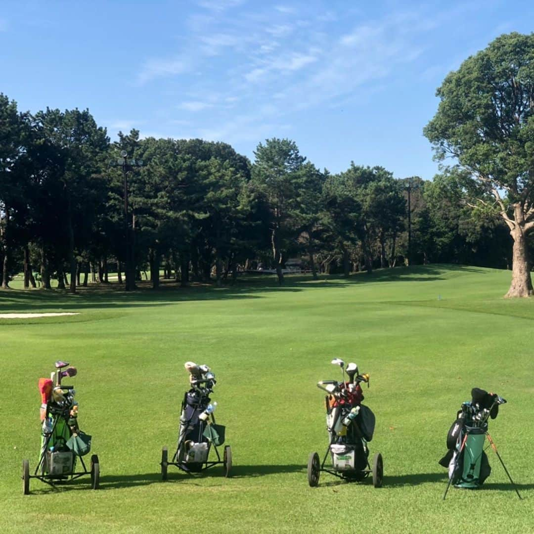 サブさんのインスタグラム写真 - (サブInstagram)「撮影で出会った素敵なメンバーとゴルフ⛳️✨ ２ヶ月前から楽しみにしてました〜😍💕  ゴルフ好きな人たちとのゴルフは本当に楽しい😁 早く情報解禁したい🥺‼️  そして、 初めて行った太平洋八千代⛳️噂通り…良かった🥺 手引きカート、スループレー❗️ 日本じゃないみたいで気分がすごくよかったです😁☀️  #撮影 #出会い #ゴルフ好き #ゴルフの出会い #ゴルフ #ゴルフウェア #ラウンド #ゴルフ日和 #スコア #golf #golfstagram  #golflife  #golfgirl」10月9日 18時51分 - sabu_golf