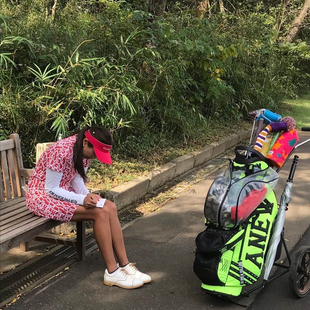 サブさんのインスタグラム写真 - (サブInstagram)「撮影で出会った素敵なメンバーとゴルフ⛳️✨ ２ヶ月前から楽しみにしてました〜😍💕  ゴルフ好きな人たちとのゴルフは本当に楽しい😁 早く情報解禁したい🥺‼️  そして、 初めて行った太平洋八千代⛳️噂通り…良かった🥺 手引きカート、スループレー❗️ 日本じゃないみたいで気分がすごくよかったです😁☀️  #撮影 #出会い #ゴルフ好き #ゴルフの出会い #ゴルフ #ゴルフウェア #ラウンド #ゴルフ日和 #スコア #golf #golfstagram  #golflife  #golfgirl」10月9日 18時51分 - sabu_golf