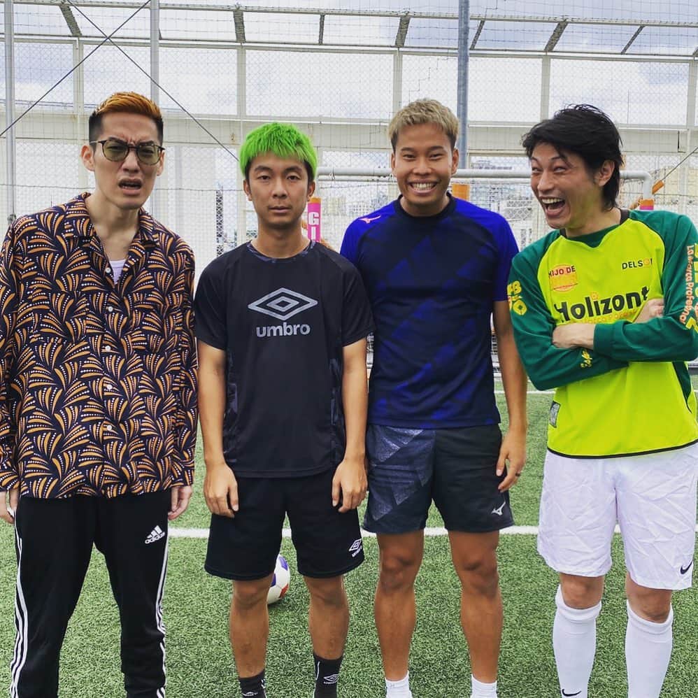 マキヒカのインスタグラム：「#左から #路地裏の小林祐希 #緑髪の乾貴士 #作り笑いできない本田圭佑 #ドッキリ企画潰しってコメント欄で叩かれた人 #気にしないで下さい笑 #ゴンゴール　#ウメヒカ」