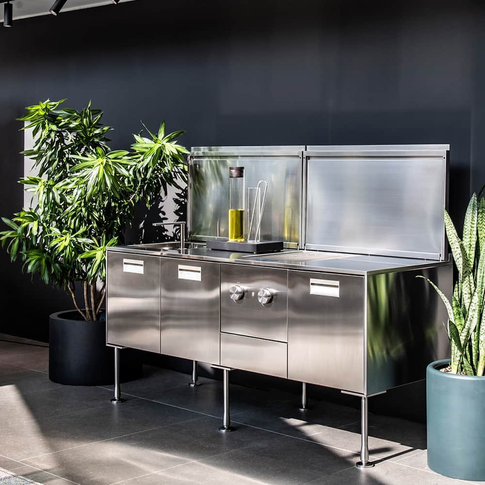 B&B Italiaさんのインスタグラム写真 - (B&B ItaliaInstagram)「B&B Italia’s London flagship storein Brompton Road opens its doors , for the new 2020 collection. But there’s more: the store will provide a new customer experience, in addition to the chance to buy products from iconic brands, such as Flos, Louis Poulsen and Arclinea.⁣ .⁣ #bebitalia #furnituredesign #LondonDesignFestival #TheDesignAnthology @calvibrambilla」10月9日 18時52分 - bebitalia