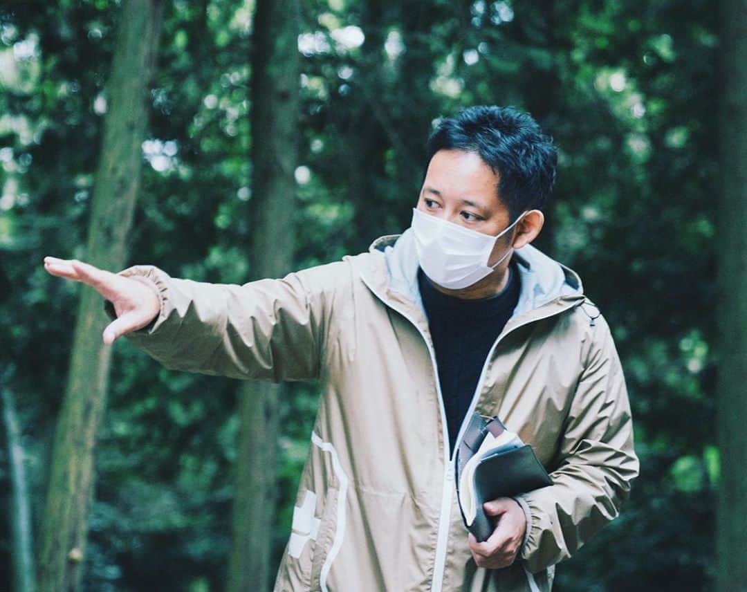 入江悠のインスタグラム：「長い自粛期間を経て、まるでリハビリのような撮影。  今回集結してくれたキャスト・スタッフも頑張ってくれてます。  スチールの伊藤奨さんが素敵な写真を撮ってくれました。  #シュシュシュの娘」
