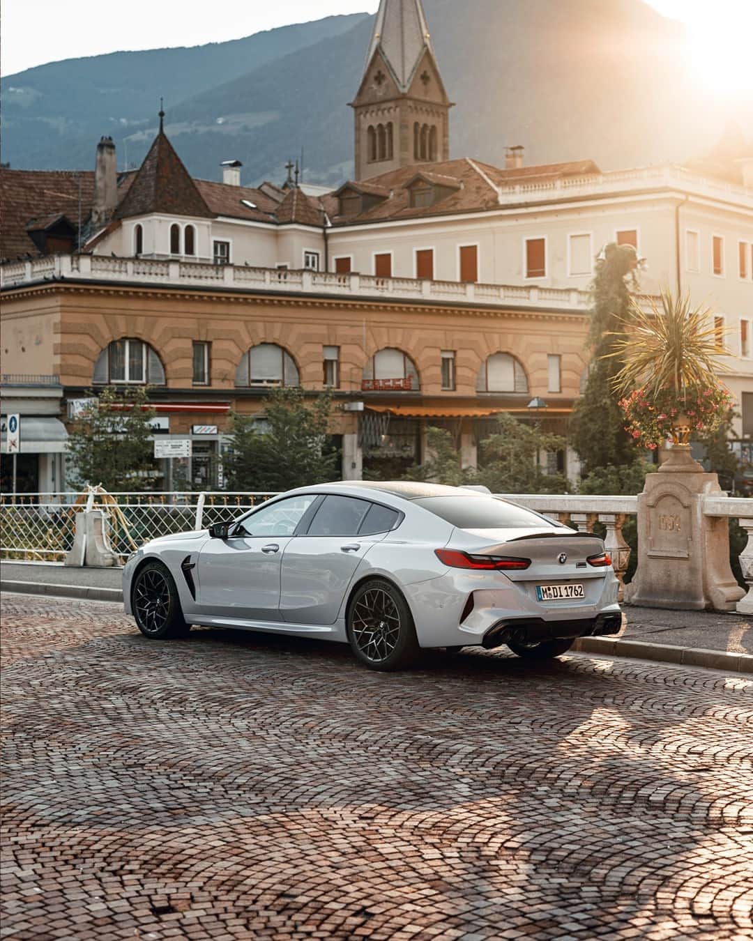 BMWのインスタグラム：「The pearl of the city. The BMW M8 Competition Gran Coupé. #TheM8 #BMW #M8 @kenozache   __ BMW M8 Competition Gran Coupé: Fuel consumption in l/100 km (combined): 10.7–10.5. CO2 emissions in g/km (combined): 244–240.* Further information: www.bmw.com/disclaimer.  Acceleration (0-100 km/h): 3.2 s. Power: 460 kW, 625 hp, 750 Nm. Top speed (limited): 250 km/h (with optional M Drivers Package: 305 km/h).  * All performance, fuel consumption and emissions figures are provisional.」