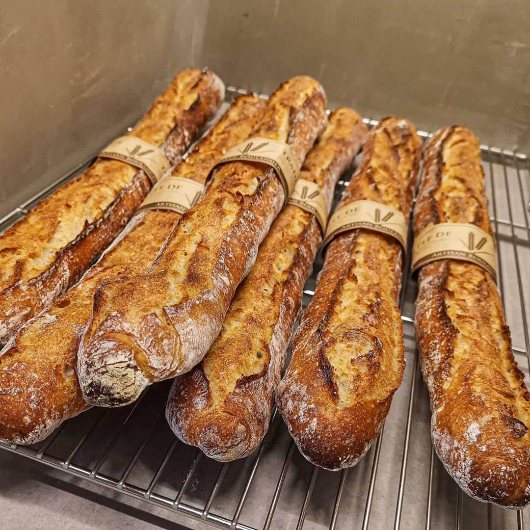 The Japan Timesさんのインスタグラム写真 - (The Japan TimesInstagram)「Japanese bakeries can be divisive. There are times when stucking into a korokkē pan (fried potato croquette wedged in a hotdog roll coated in sweet-tangy sauce) or snacking on a soft-yet-seductive kurīmu pan (custard bread) fits the bill. Then there are times when you want to bite into a slice of actual bread and not a bread-shaped cake impostor. Fortunately, Japan has a wonderful ability to adapt concepts, ultimately producing something familiar yet strange, and often much better. Bakeries today don’t just copy Western-style bread, but transform it into new creations that straddle European techniques and Japanese tastes, catering to both styles while forging new ground. Click on the link in our bio to see the top five bakeries in Tokyo which do just that. 📸 Phoebe Amoroso (@pheebzeatz) . . . . . . #Japan #Tokyo #bakeries #sweets #instafood #dessert #bread #travel #japantravel #breakfast #japantimes #日本 #東京 #ベーカリー #パン #パン屋 #デザート #甘いもの #食べ物 #甘い #旅行 #おすすめ #朝ご飯 #🥐」10月9日 19時05分 - thejapantimes