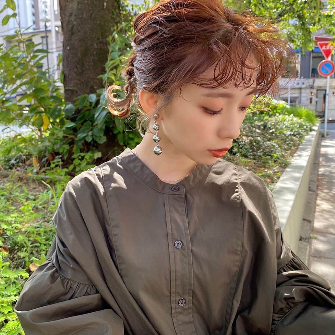 塩川裕美のインスタグラム：「.  オレンジヘア🍊 髪色に合わせてメイクもオレンジ❤︎ お任せなのに可愛すぎるしタイプすぎる！  りなさんはかぼちゃヘア🎃てゆってるけど 私はオレンジて主張する笑笑」