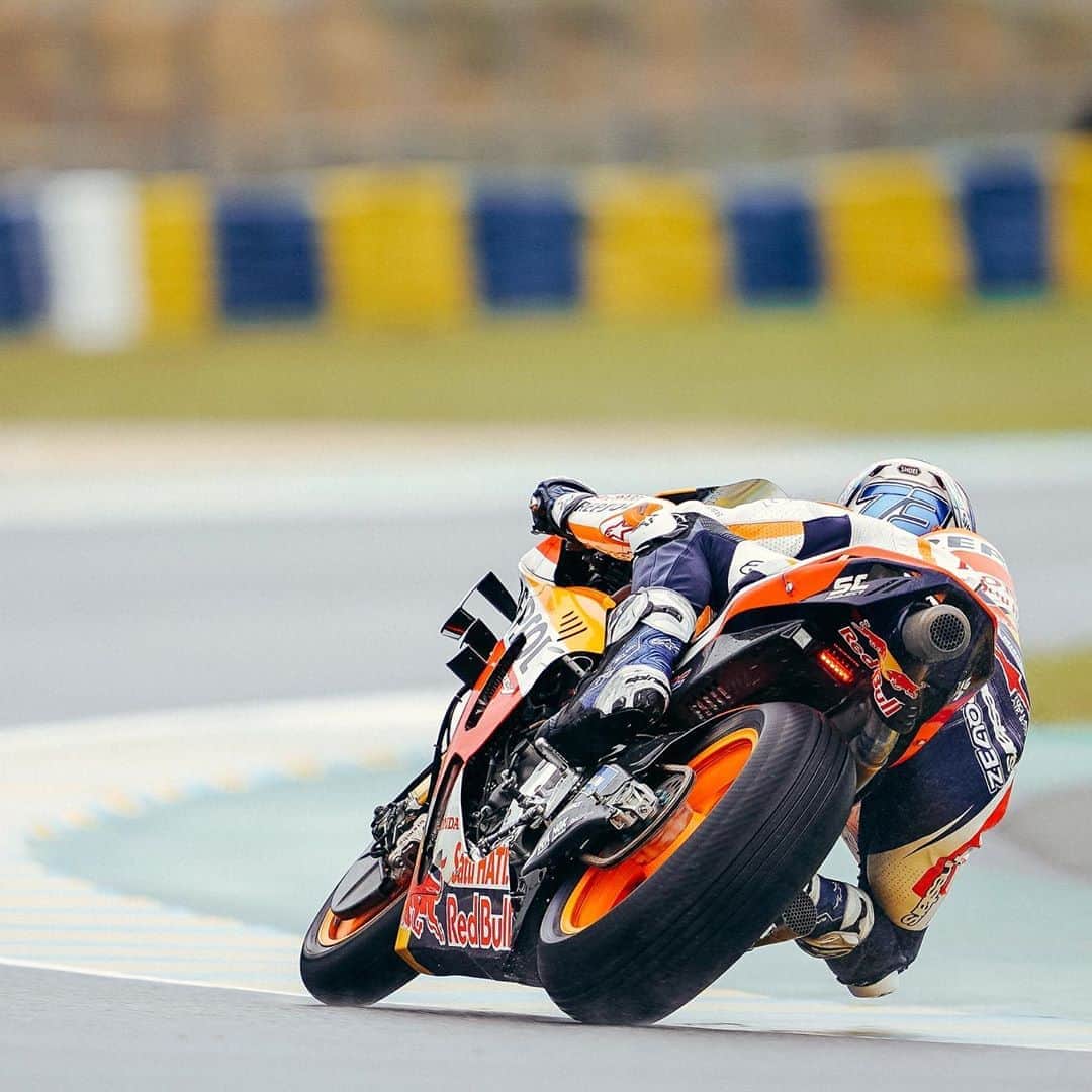 レプソル・ホンダのインスタグラム：「Lights on 🚨 ⠀⠀⠀⠀⠀⠀⠀⠀⠀ #FrenchGP #MotoGP #AM73 #AlexMarquez73 #Repsol #Honda #RepsolHonda #HRC #RC213V #ThePowerOfDreams #Racing #Motorcycle #Team #OneHeart」