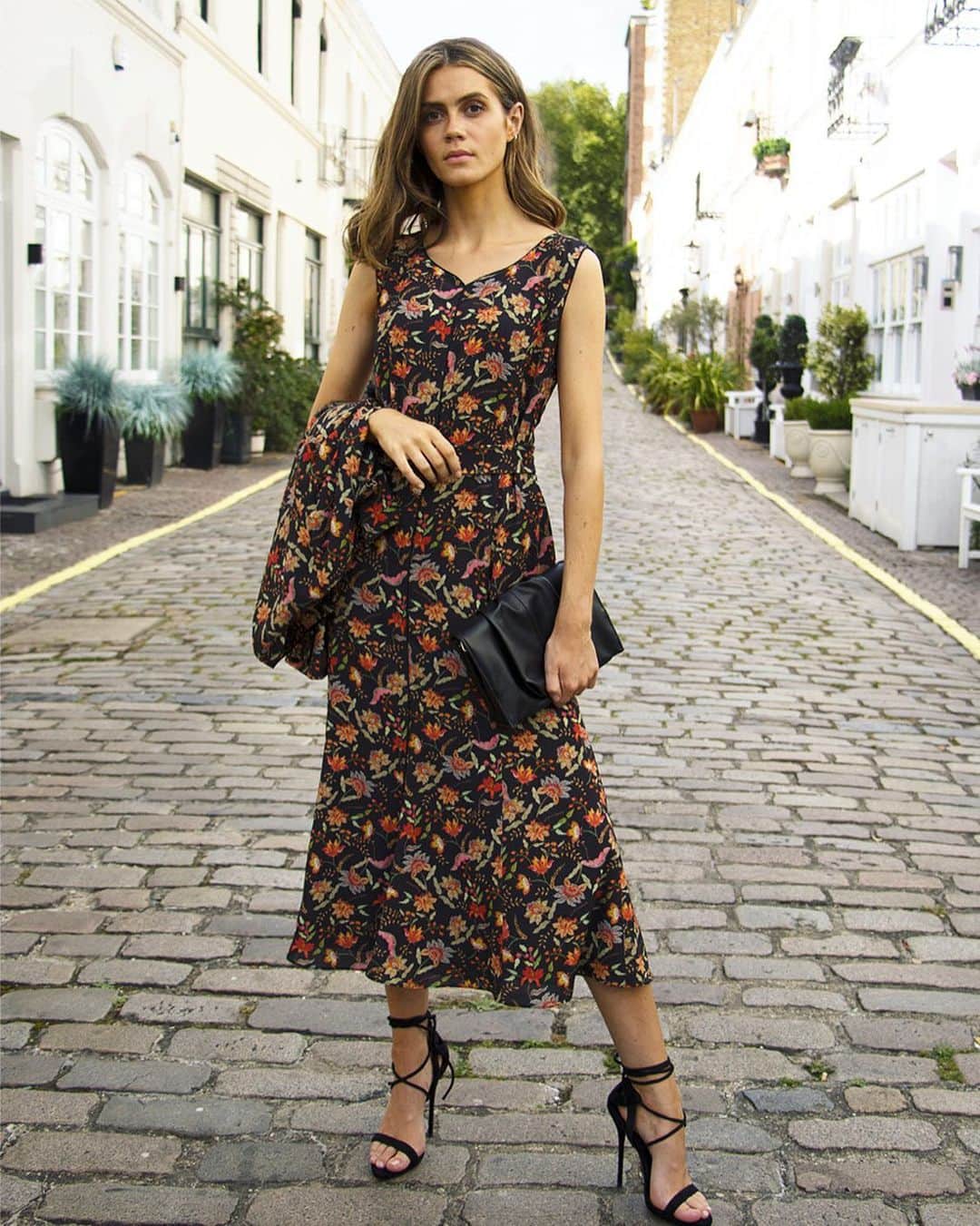 キャロライン チャールズさんのインスタグラム写真 - (キャロライン チャールズInstagram)「Step out in style. Browse our latest Aw20 collection 🍂  #fashion #fashionstyle #british #britishfashion #aw20 #autumnwinter #autumn #newarrivals #newcollection #ladieswear #ladiesfashion #womenswear #luxuryfashion #streetshoot」10月9日 19時19分 - carolinecharleslondon