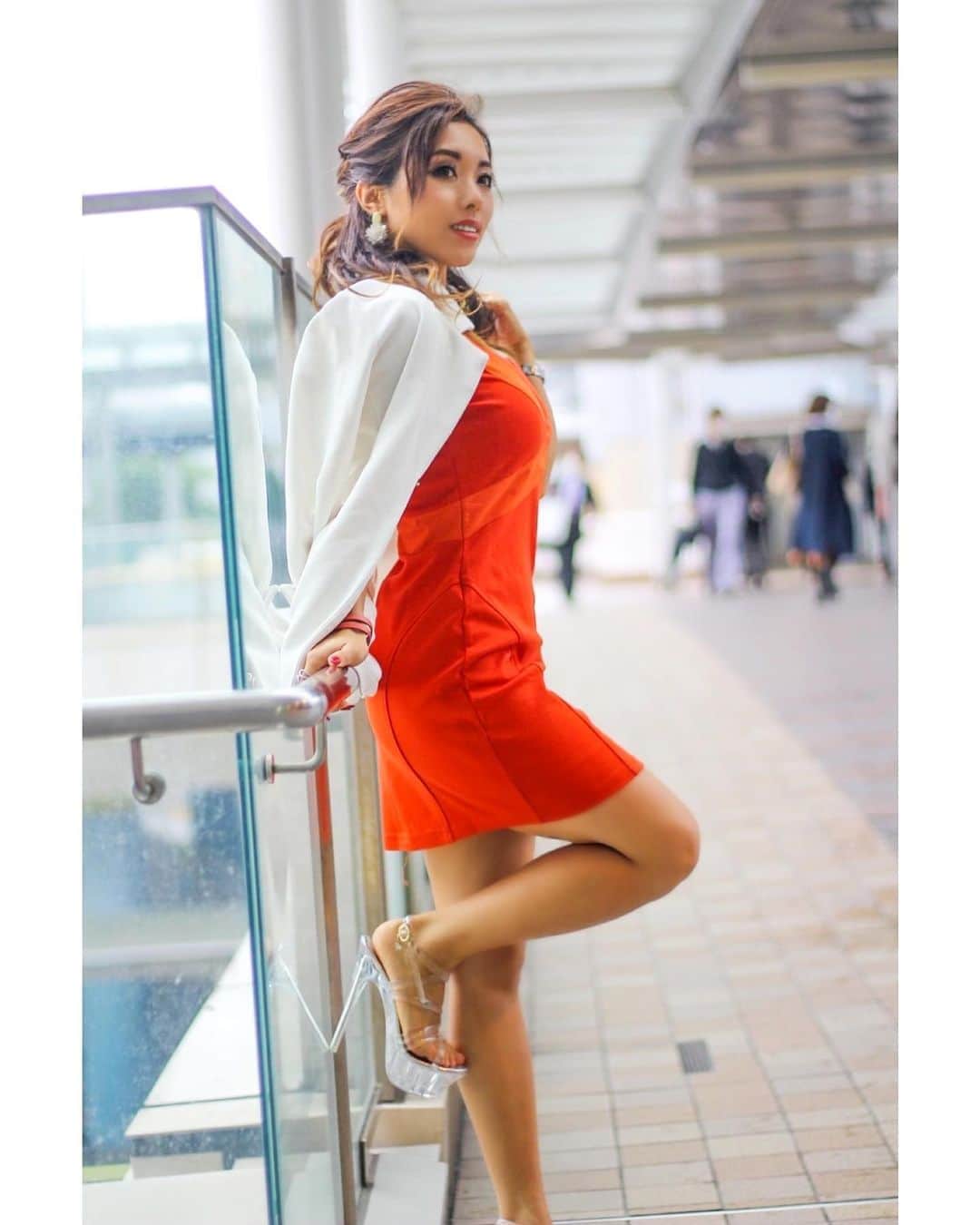 のインスタグラム：「東京初ポートレート📸  東京タワーに大興奮でした（笑）🗼  いろんなところ行けたらいいな🙂👏  @ryono.kuranami  #ポートレート #品川駅 #東京撮影 #ハーフアップ #ハーフアップアレンジ #ミディアムヘア #ワンピース #ジャケットコーデ #ポートレート撮影」