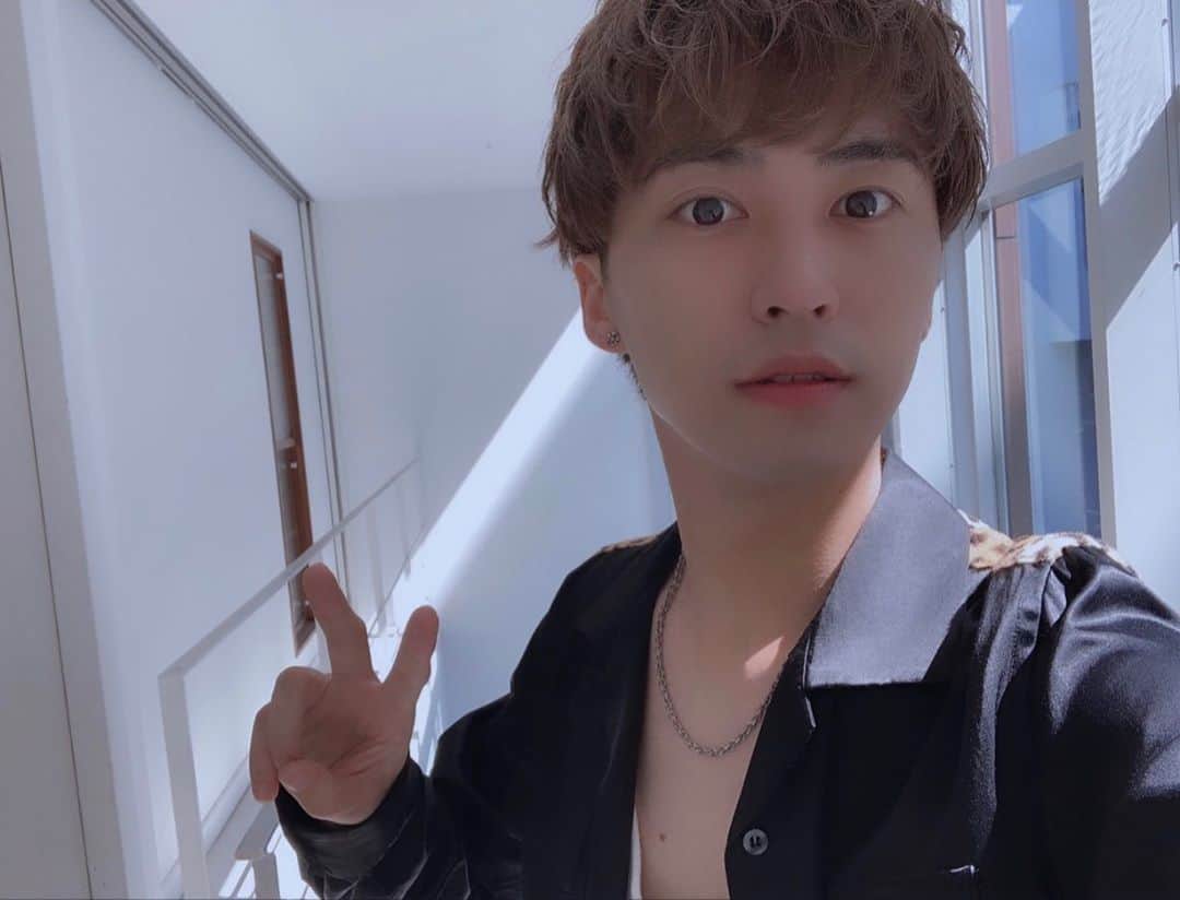 品川翔のインスタグラム：「最近寒くなってきたね😭  #instagood#actor#俳優#hair#style#l4l#f4f #followme #fashion #model #ootd #instafashion #workout#cinema#cinematic#cinematicvideo#cinematicvlog#cinematicvlogger#vlog#vlogger#filmmaker」