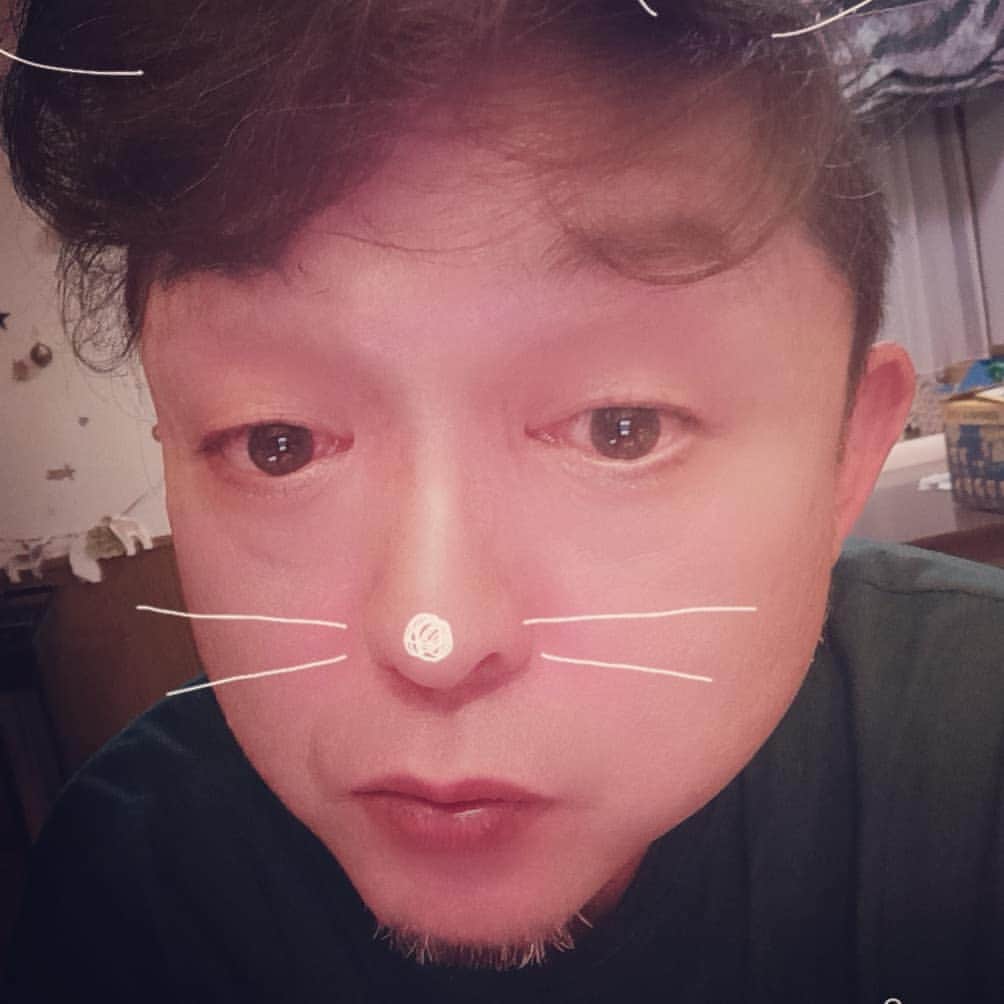 松本隆博のインスタグラム：「。 独り酒盛り完成！ 🍾🥂🍻🍺🍶🍸🥃🍷  早めですが…寝ます おやすみなさいませ (*˘︶˘*).｡.:*♡」