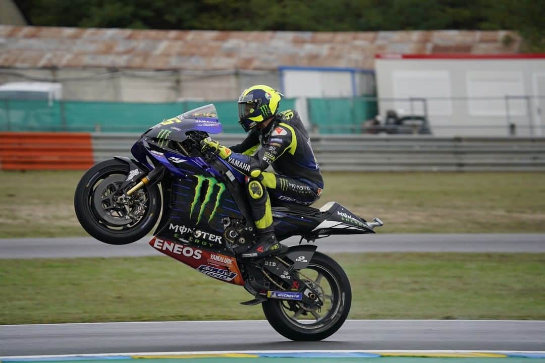 YamahaMotoGPさんのインスタグラム写真 - (YamahaMotoGPInstagram)「💬 @valeyellow46, #FrenchGP FP1 Result - P8:  "These are very difficult conditions, because it's not just wet, but it's also very cold. You have to ride very sweetly and pay constant attention. But the feeling is not too bad, I was quite good. At the end I did some good lap times. So we still need to work, but it was a good practice session."  #MonsterYamaha  #MotoGP」10月9日 19時37分 - yamahamotogp