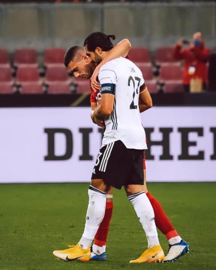 エムレ・カンのインスタグラム：「🇩🇪 🇹🇷 = ❤️ #weCan」
