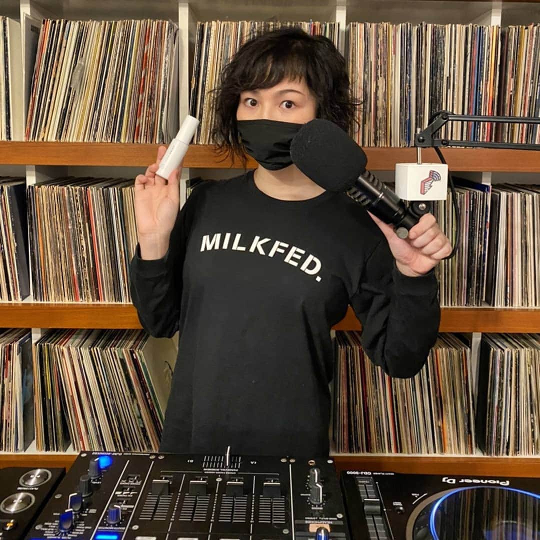川村由紀のインスタグラム：「今夜のテーマは #BEAUTY  最近愛用している美容液などの紹介もしながら、マッタリと選曲致します。 20時〜21時スタジオから生放送 #blockfm #shibuyaOIRAN warmup Radio、アーカイヴでも聴いてくださいね。#カワムラユキ」