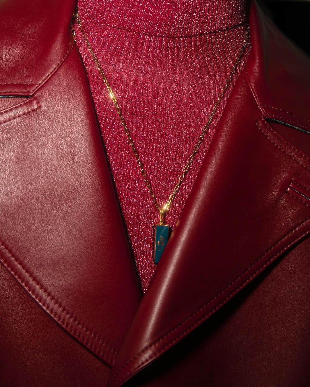 ランバンのインスタグラム：「The “lipstick“ case charm necklace is a tribute to the original #LANVIN lipstick cases from 1930s and is one of #LanvinFW20 season’s three necklaces.  The “Cosmetics” capsule collection is inspired by LANVIN beauty archives. Discover Lanvin’s “lipstick“ on a series of collector’s pieces. Available in Lanvin stores. #LanvinJewelry」