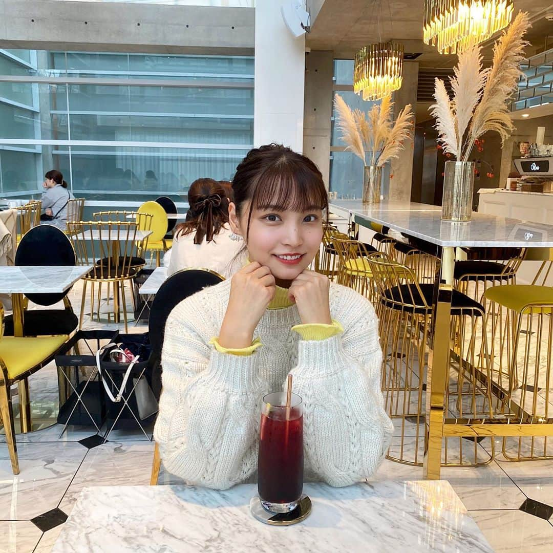 久保乃々花さんのインスタグラム写真 - (久保乃々花Instagram)「かわいいカフェへ☕️  もう寒いからニット着ちゃいました！ インナータートルネックかわいい  photo by おるな  そして撮影前に小顔矯正！ いつもありがとうございます @elena.4beauty   #ニット #タートルネック #冬服 #ootd #今日のコーデ #渋谷カフェ #韓国カフェ　#rui_jewelry #代官山カフェ」10月9日 20時01分 - kubononoka__gram