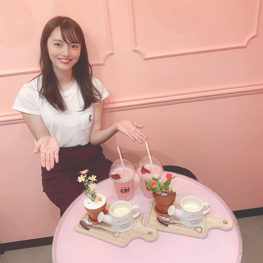 藤原美歩のインスタグラム：「湿気で髪の毛ボサボサ〜😂﻿ もうそろそろ髪の毛切ろうかな！　﻿ ﻿ 最近秋になってどんな服を着ればいいのか迷走中💦﻿ ﻿ パーソナルカラー診断に行ってきたんだけど秋の色が一番似合わないらしくて最近流行りの色が似合わないからなに着ようか困う‥﻿ ﻿ ﻿ ﻿ ﻿ ﻿ ﻿ ﻿ ﻿ ﻿ ﻿ ﻿ ﻿ #サロンモデル #サロモ #サロン撮影 #作品撮り #前髪パーマ #ヘアアレンジ #撮影モデル #撮影データ #ヘアアレンジ動画 #スタイリング #スタイリング動画#カフェ巡り好きな人と繋がりたい #カフェ巡り#カフェ好きな人と繋がりたい ﻿#新大久保 #新大久保カフェ #カフェオン﻿ #韓国カフェ #カフェ #カフェ巡り﻿#韓国風カフェ #新大久保ランチ﻿ #植木鉢ケーキ #コリアンカフェ﻿ #新宿カフェ #東京カフェ #かふぇすたぐらむ﻿ #cafestagram #shinookubo﻿ #shinookubocafe #cafeon」