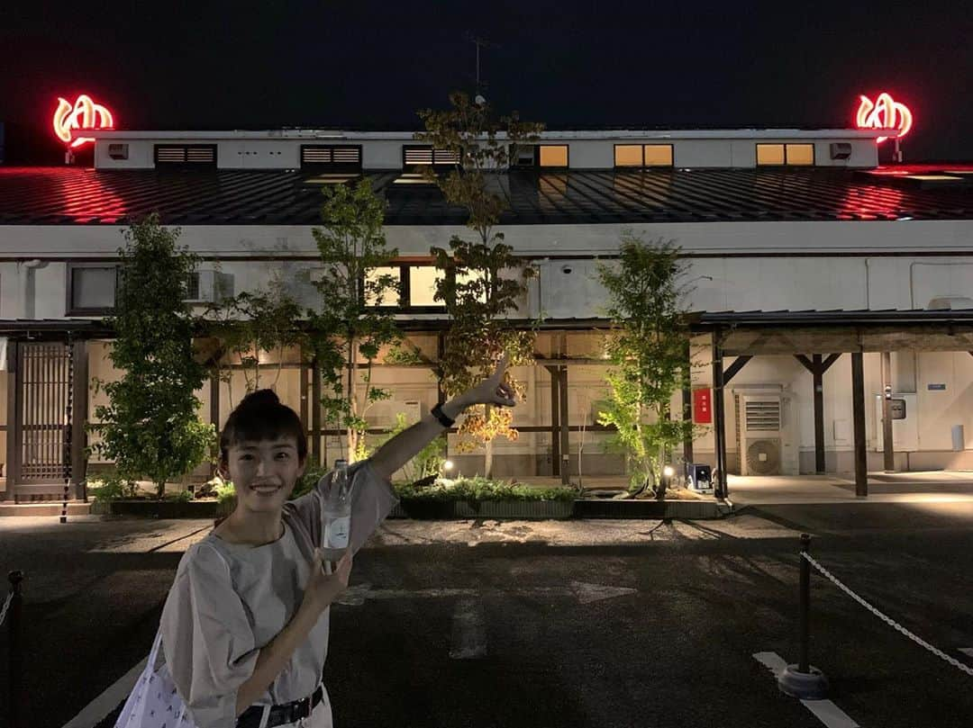 清水みさとさんのインスタグラム写真 - (清水みさとInstagram)「岐阜では各務原温泉恵の湯の、 生ハーブオートロウリュウサウナと天然水の水風呂と外気浴でととのいました〜〜〜🤤 夜と朝の2回おじゃましました。 広ーいサウナ室にストーブが2台ありまして、 ストーブの上に生ハーブが丸ごと乗っかってるのですよ....🌿🍃🌿🍃 朝摘み取った生ハーブだそうなのでまた岐阜に行くときは、堪能しにいきます🙋‍♂️」10月9日 20時08分 - misatoshimizu35