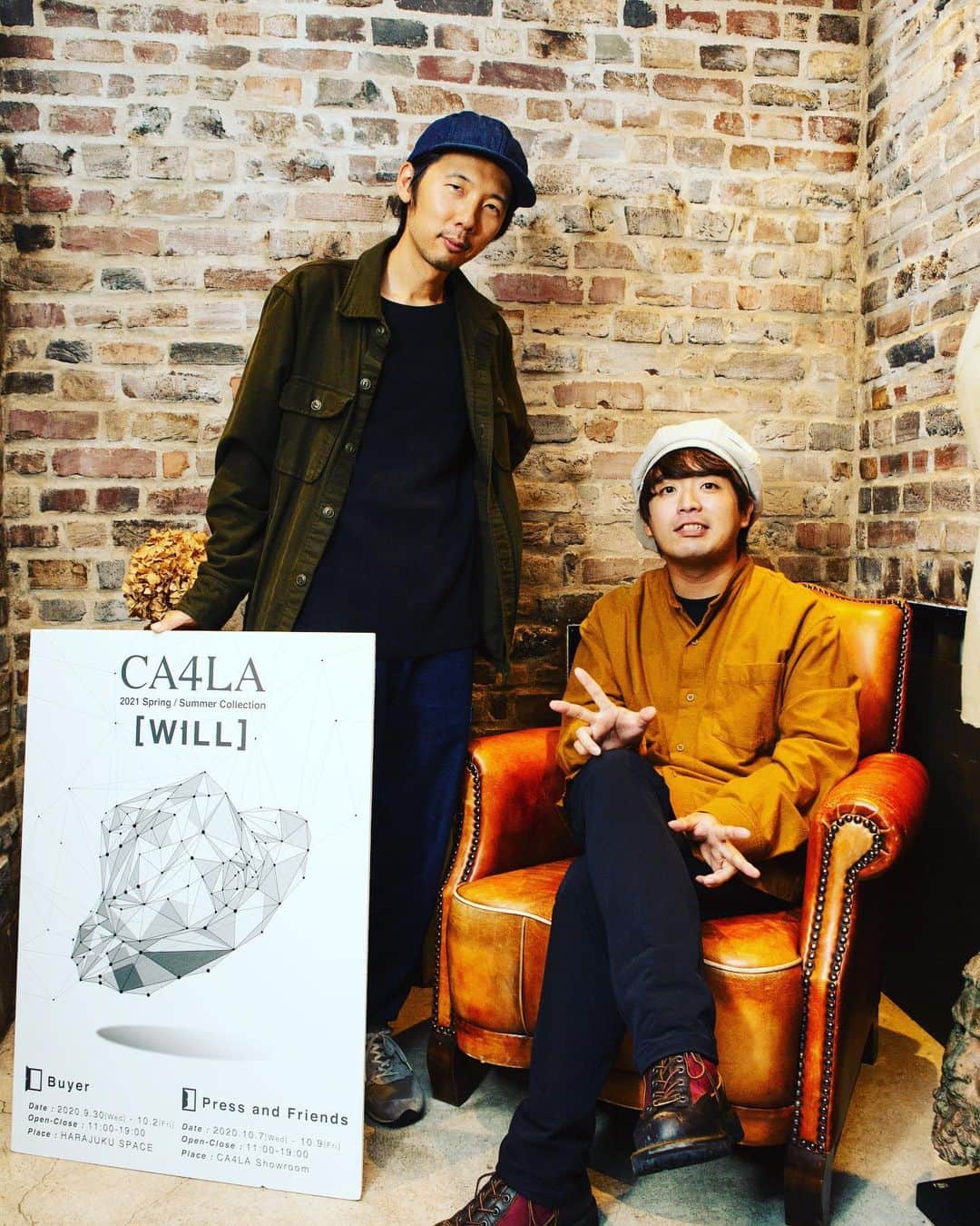 井澤惇のインスタグラム：「本日はCA4LAの展示会へ構造くんと行ってきた。コロナによってリモートワークが中心になっても、自宅で帽子を楽しむことを提言しつづけていたCA4LA。我々も特にお世話になってるこのブランドが末長く前進していくことを応援してます。 そしてCA4LA側のご好意で、シモテラジオ用の2人の写真も公認？で撮影してくれたので、それはThe Roomの方で公開しちゃいます。」
