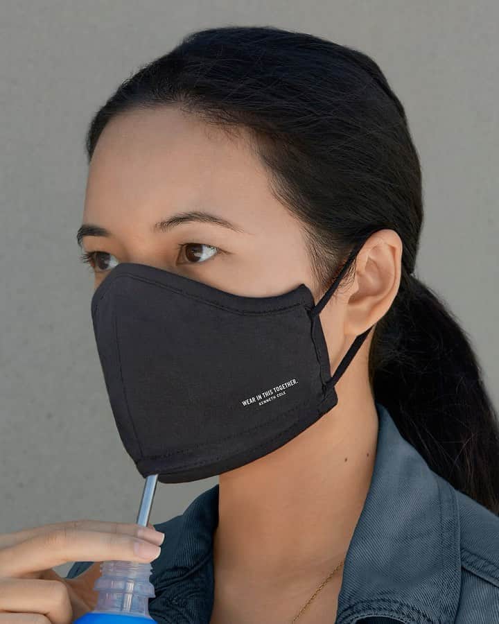 ケネスコールのインスタグラム：「Introducing the STRAW-READY MASK (because this pandemic really sucks). This mask features a covered vent, so you can use a straw without removing your mask (Straw included). #wearafuckingmask  #WearInThisTogether  When you shop at KennethCole.com, we donate to THE MENTAL HEALTH COALITION –a life-changing movement working to destigmatize all mental health conditions by unifying our partners’ efforts, including those focused on the emotional well-being of Black communities. Info link in bio.」