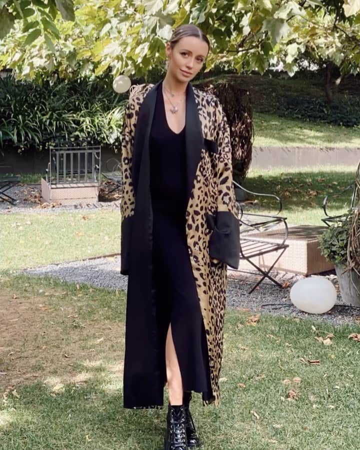 Nataly Osmannのインスタグラム：「Kimonos is my favorite clothes of this season! By  @daniilberg . Shoes @gianvitorossi  @tsum_moscow」